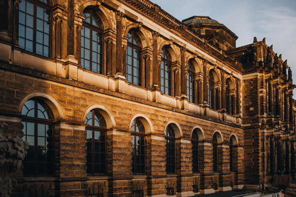 barocke-architektur-des-zwinger-museums-in-dresden