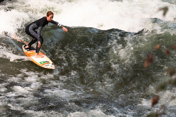 eisbach-surfen-im-englischen-garten