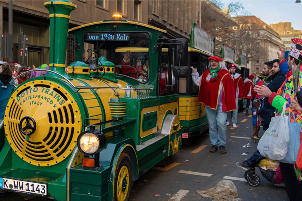 koln-rosenmontag-mit-karnevalszug